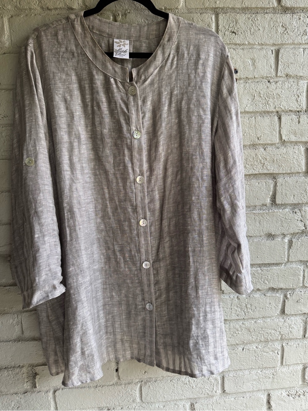 MatchPoint Sz L MADE 🇺🇸 Linen. Shell buttons. Sleeve can be rolled Lightweight